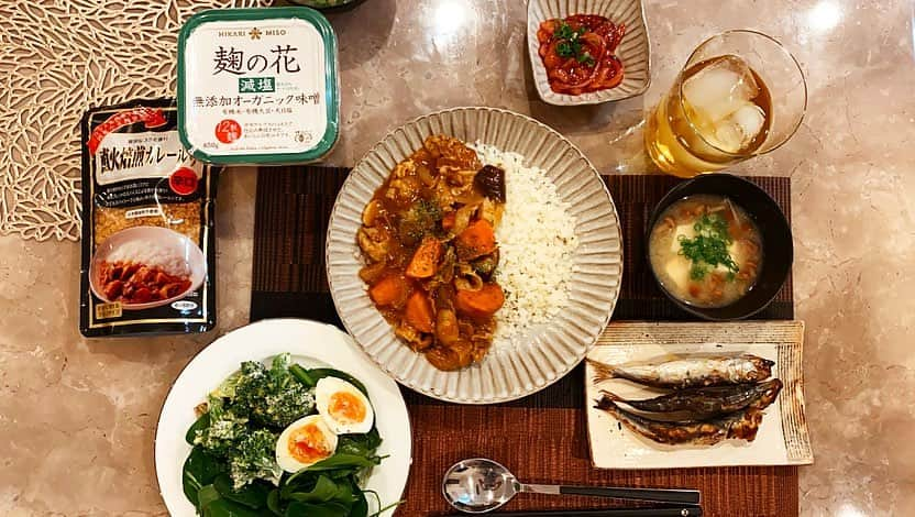 川口優菜さんのインスタグラム写真 - (川口優菜Instagram)「ダイエット中の夜ご飯🍚🥗  カレー🍛って満足度高いけどカロリー高いよね。 って思ってたらヘルシー系のスーパーで無添加のカレー粉をみっけたの✨✨こうゆうのすぐ集めちゃう〜  夜は白米カットの代わりにカリフラワーライス🤍　 カロリー27kcal😫  なかなか体重落ちなかったけど、 小さなことを気をつけたらすっと落ちてくれた〜  味噌は無添加オーガニックのもの🤍🤍 キノコ🍄沢山入れて快便作戦 また色々食事のことはアップしていこうかな😳🌼✨  #dietmenu#japanesefood#model#healthyfood#eathealthy  #オーガニックレシピ#無添加生活#花粉症対策#ダイエットメニュー #無理なくダイエット#楽しくダイエット#diet#health」2月4日 22時06分 - yuna.kawaguchi