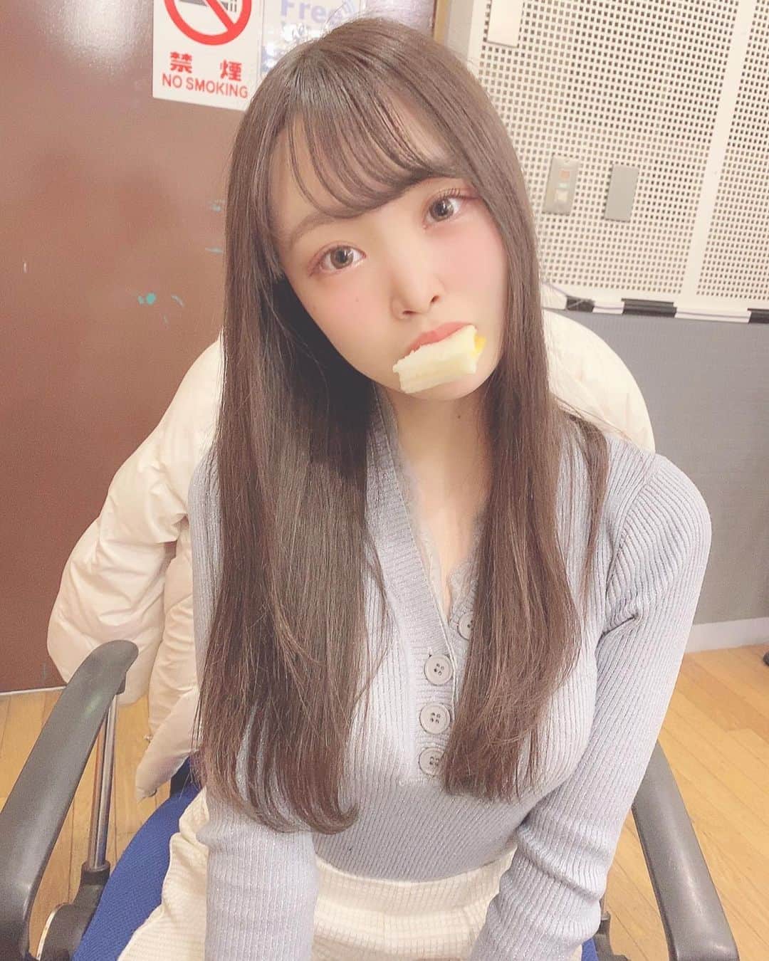 鳥海絢菜のインスタグラム：「・ 服見せたいのにいつも忘れちゃう🥲 美味しいものいっぱいたべたいなぁ ・ ・ #ootd #fashion #food #いいね返し」