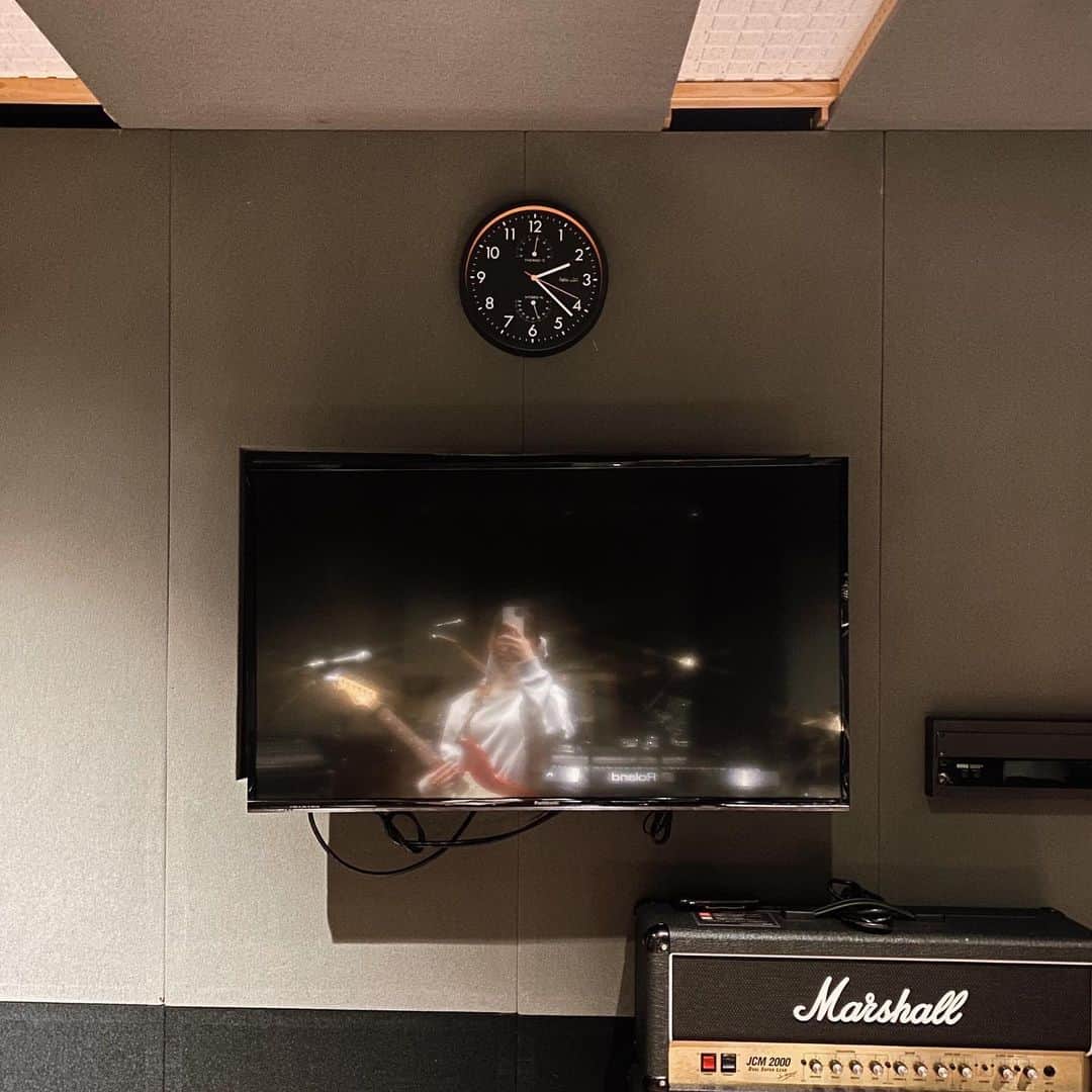 Luna.（ルナ）さんのインスタグラム写真 - (Luna.（ルナ）Instagram)「🎸☽」2月4日 22時24分 - luna.singuitar