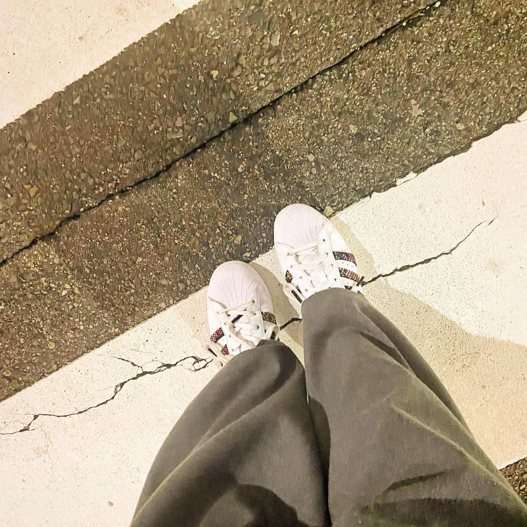 梶有紀子さんのインスタグラム写真 - (梶有紀子Instagram)「. たまには街散歩も良い👟 . #walking #歩こう #街散歩 #適度な運動 #ウォーキング女子 . . . #梶有紀子 #yukikokaji #シンガーソングライター #弾き語り #ギター弾き語り #ギター女子 #ギター好きな人と繋がりたい #jpopmusic #japanesemusician #singerslife #japanesesong #音楽好きな人と繋がりたい #instamusiciansdaily #musiciandaily #音楽家 #日常の幸せ #シンガーソングライターと繋がりたい」2月4日 22時29分 - kajiyukiko1112