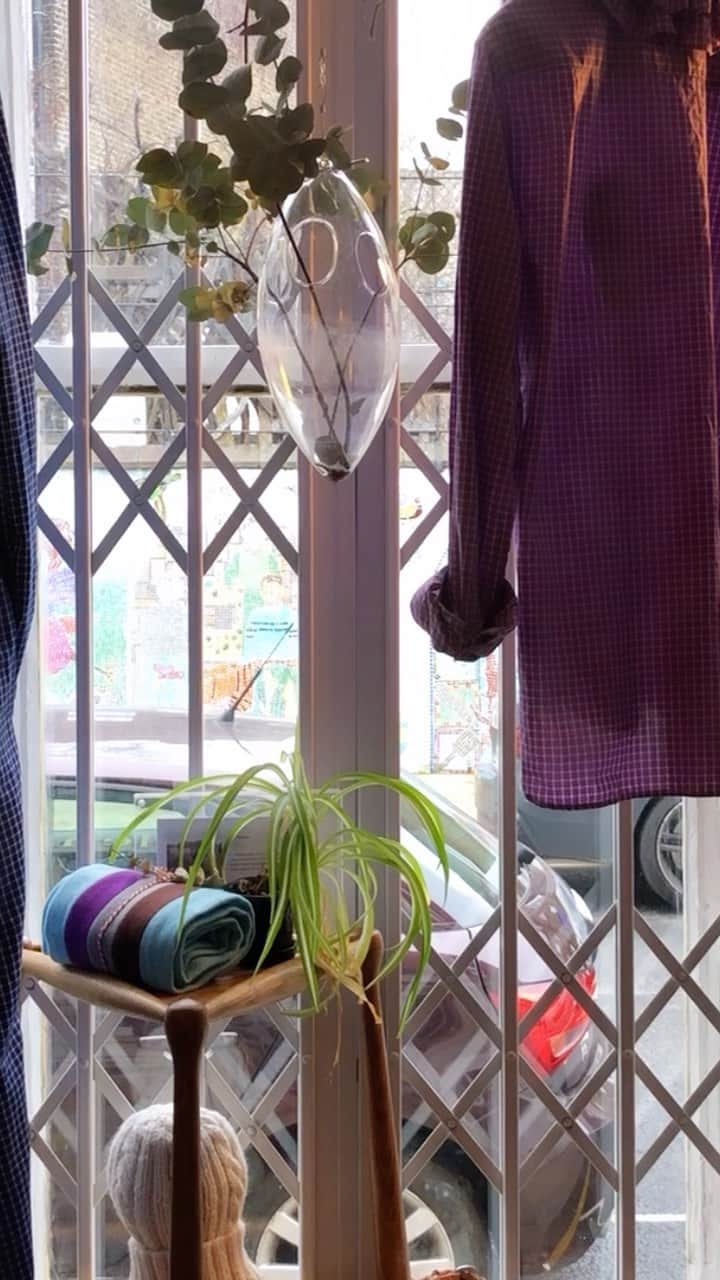 コレニモのインスタグラム：「Current Colenimo shop :) Won’t be able to open the shutter yet however hopefully soon🥰🌸#colenimo #columbiaroad #columbiaroadflowermarket」