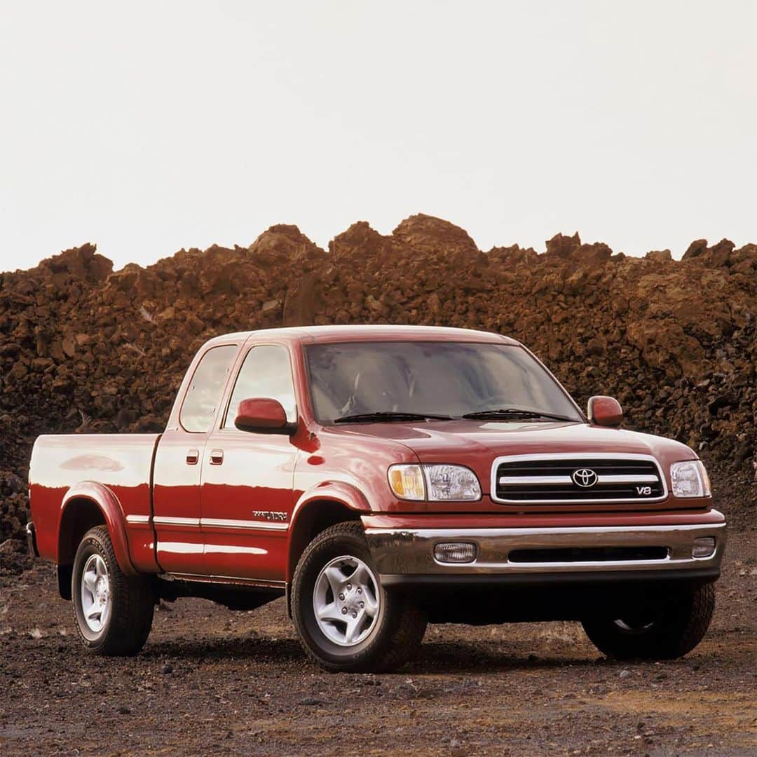 toyotausaさんのインスタグラム写真 - (toyotausaInstagram)「You've been #Tundra-struck! ⚡ #TBT 2002 #LetsGoPlaces」2月5日 8時08分 - toyotausa