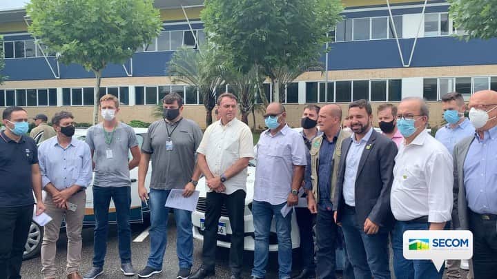 ジルマ・ルセフのインスタグラム：「🇧🇷 Presidente Jair Bolsonaro participa da Cerimônia de entrega de veículos do MOB-Suas em Florianópolis (SC).」