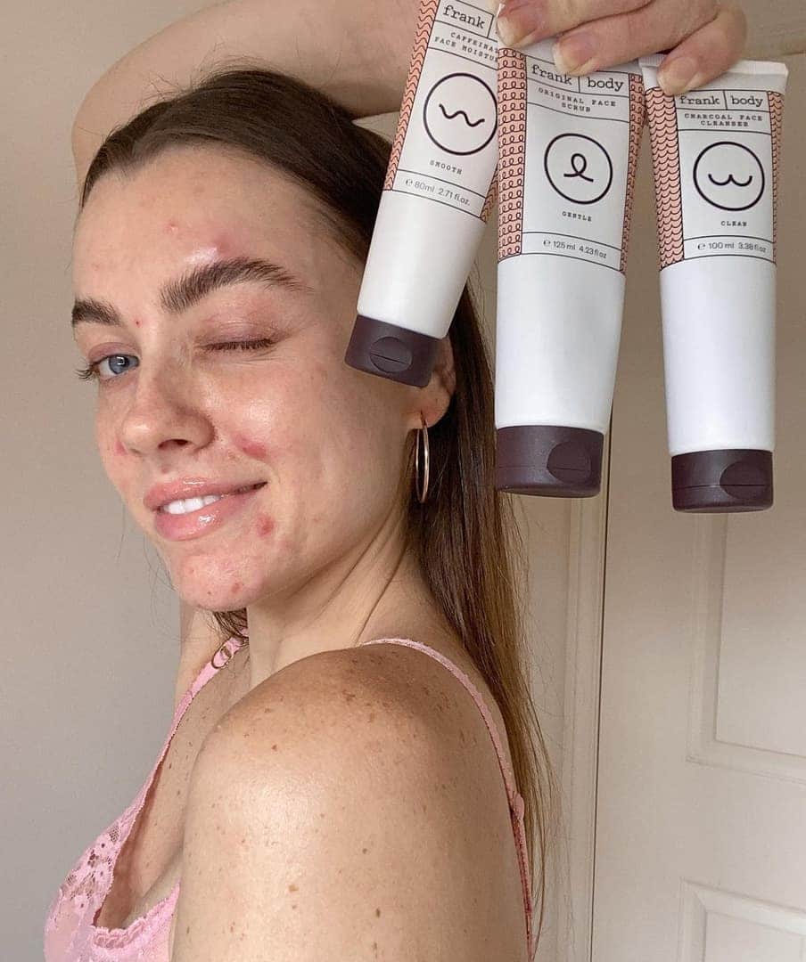 frank bodyさんのインスタグラム写真 - (frank bodyInstagram)「@madeleineedwards + my Pore-ifics Kit = a match made in heaven. Which is conveniently located in the bathroom, #letsbefrank.」2月5日 8時00分 - frank_bod