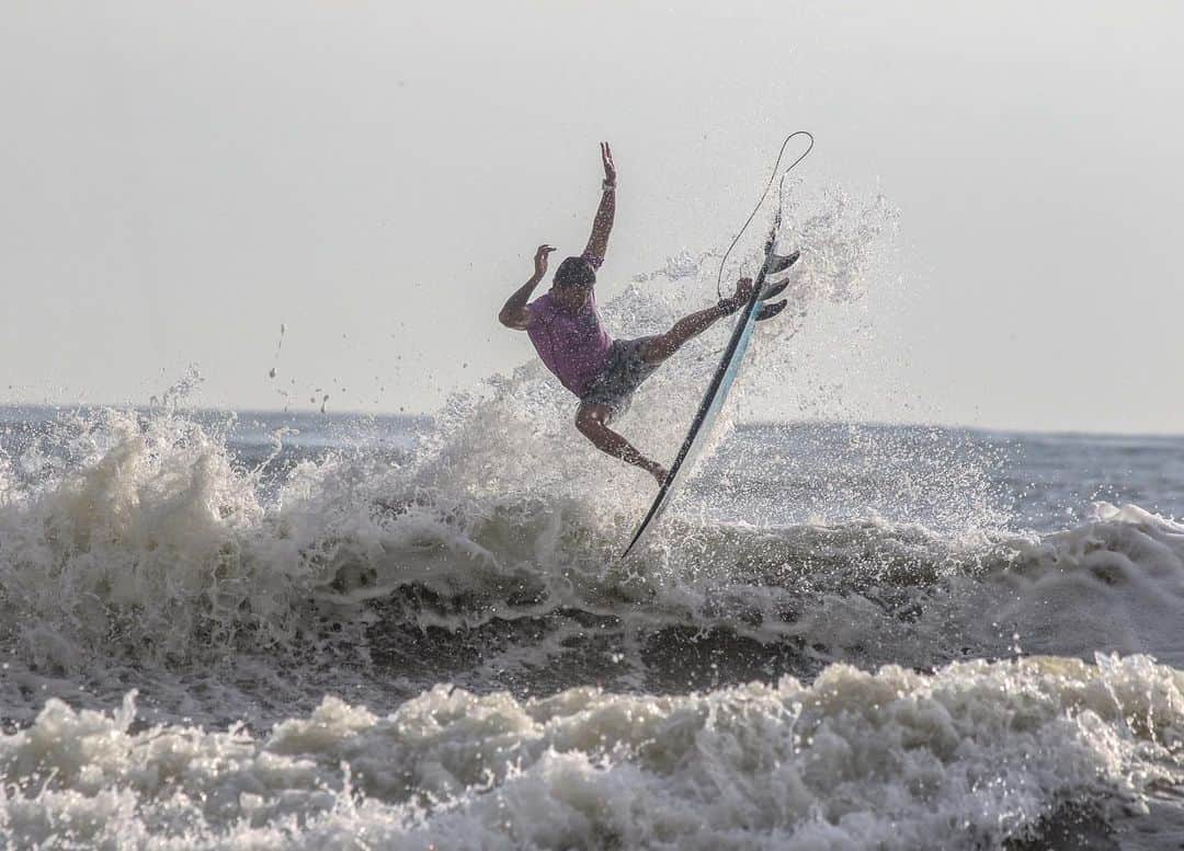 ミグエル・プッポのインスタグラム：「Surf treino aqui com a galerinha hoje no Marambaia! Obrigado galera que ajudou, juízes, pessoal das imagens, surfistas que deixaram aquele espaço para nós no outside, foi irado 🤟🏼 @matheusnavarro @williancardoso @tomashermes @alejomuniz @mateusherdy   📸 @marciopj」