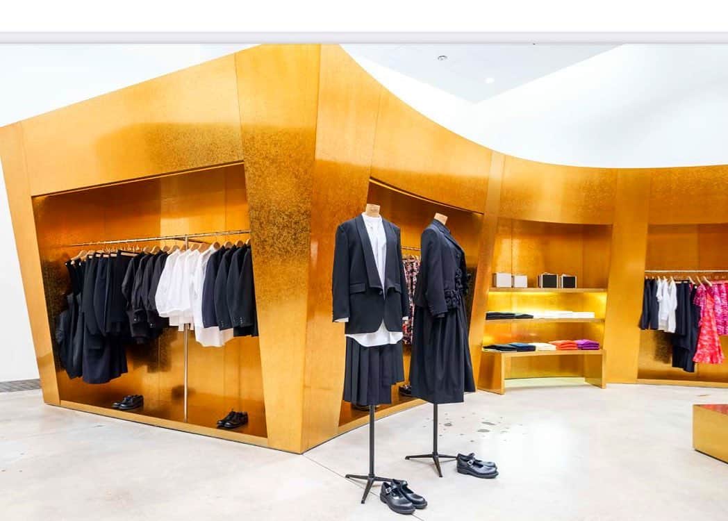 コム・デ・ギャルソンのインスタグラム：「@commedesgarconsnewyork  now open with all new SS21 collections」