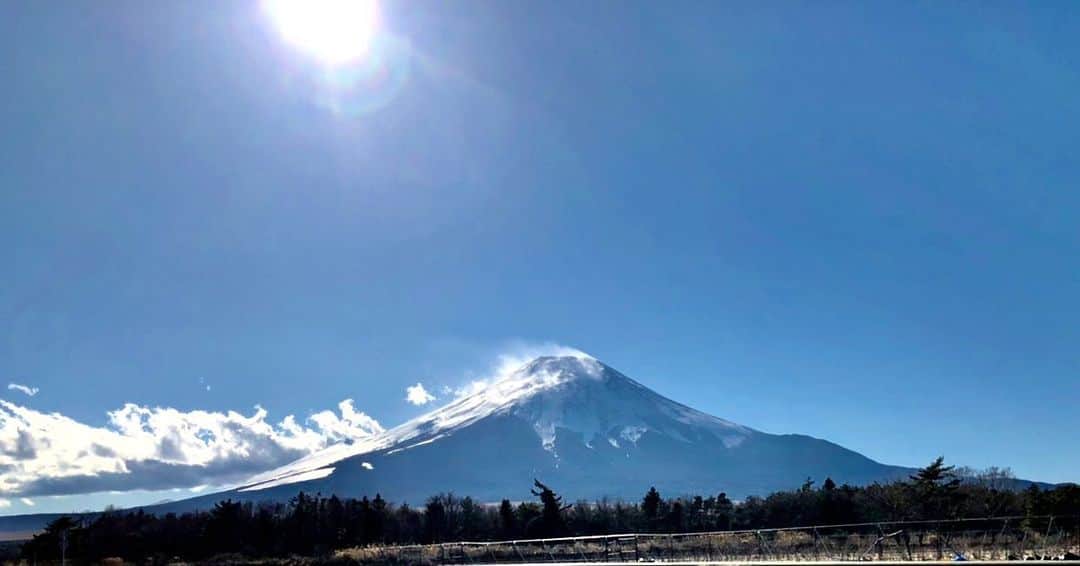 渡辺裕之さんのインスタグラム写真 - (渡辺裕之Instagram)「今朝の富士山 空は冷たそう！ #霊峰富士 #冷たい空 #祈り #コロナ収束 #平穏な日々が戻りますように  ＃合掌」2月5日 8時26分 - hiroyuki6267