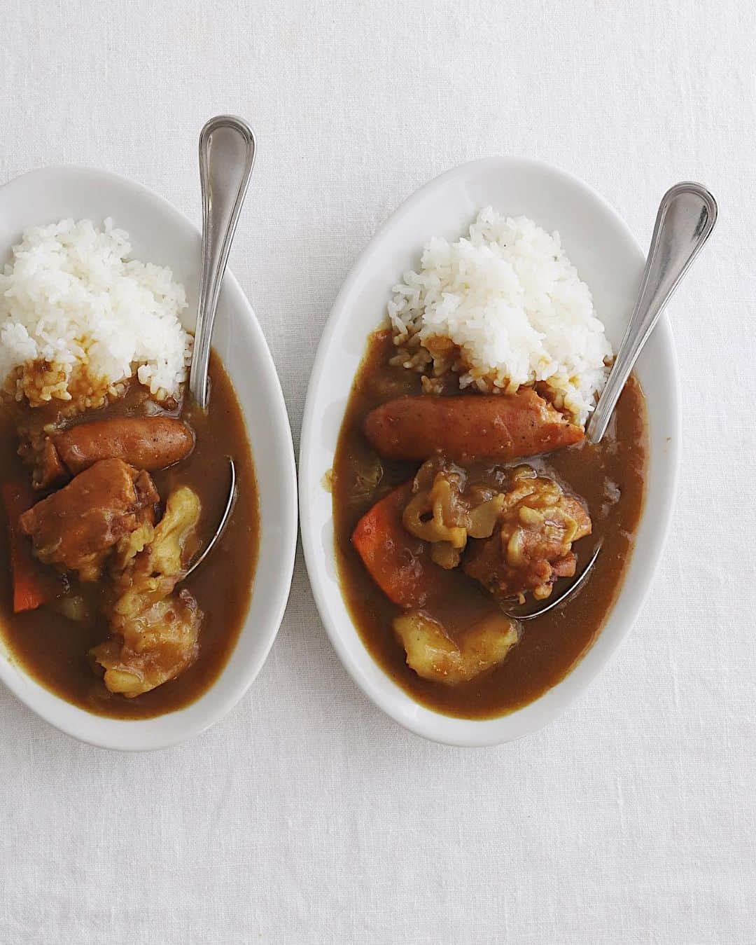 樋口正樹さんのインスタグラム写真 - (樋口正樹Instagram)「curry rice 🍛 . 朝ご飯のカレーライス、 ポトフのリメイクです。 野菜の甘味がおいしい。 ルーは市販のエスビー ゴールデンカレー使用。 . . #朝カレー #リメイクカレー #おうちカレー #金曜日のカレー #金曜日はカレー #カレーライス #野菜の甘味 #野菜の旨味 #カレー部 #ゴールデンカレー #エスビー #curryrice #curry」2月5日 8時18分 - higuccini