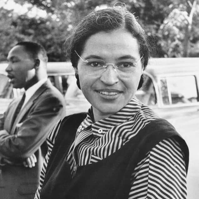 アリシア・シルヴァーストーンさんのインスタグラム写真 - (アリシア・シルヴァーストーンInstagram)「Today, on her birthday, we honor the legacy and courage of Rosa Parks. Her lifelong fight for civil rights and racial justice continues to serve as a guiding light for our nation. Happy Birthday #RosaParks.」2月5日 8時19分 - aliciasilverstone