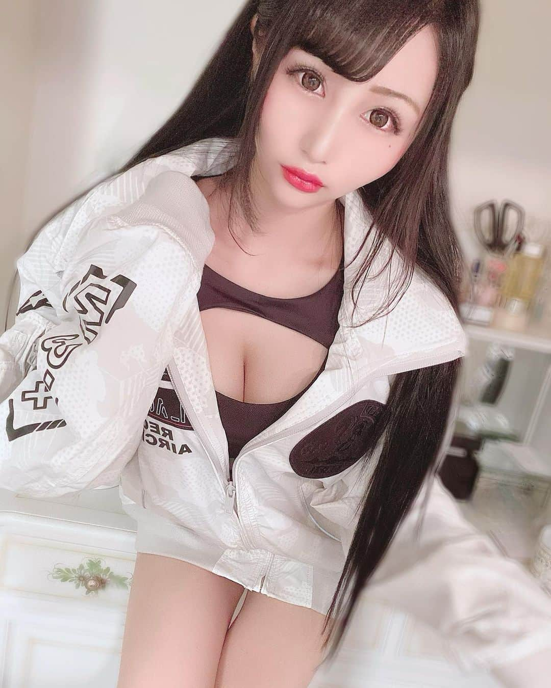 向日葵めいのインスタグラム：「#🏁#🖤#🤍  メンズ服たまに着るけど もっともっといっぱい欲しい🐩  ずーっと前からやけど 可愛いもかっこいいも 似合う子になりたい🤍✨✨  またまたずーっと前からやけど お部屋も悪魔ゾーン👿作りたい🙈🖤  #本日出勤です#カジュアルコーデ#メンズ服女子#ヨガウェア#韓国ファッション#祇をん#祇園#夜華#クラブ#ニュークラブ#キャバクラ#キャバ嬢」