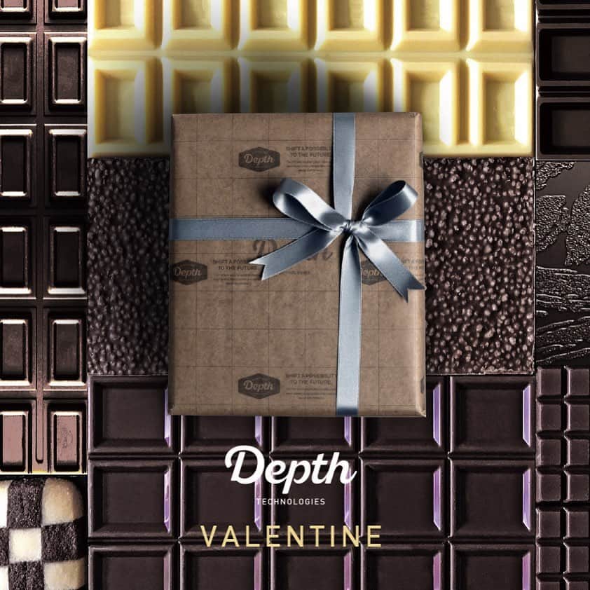 Depth_TECHNOLOGYのインスタグラム：「2月に入ってバレンタインのギフトやチョコレートが目につくようになってきました。  例年と違う環境ではありますが、だからこそ、人を思う気持ちを形にして送りたいというニーズも例年より多いのかもしれませんね。  チョコレートとともに贈り物を考えるとき男性向けって実はあまり選択肢がない。。と思っている方も多いかと。  そんな時に、少し背伸びをしたカッコいい大人のヘアケアグッズを送ってみるというのはいかがでしょう？」