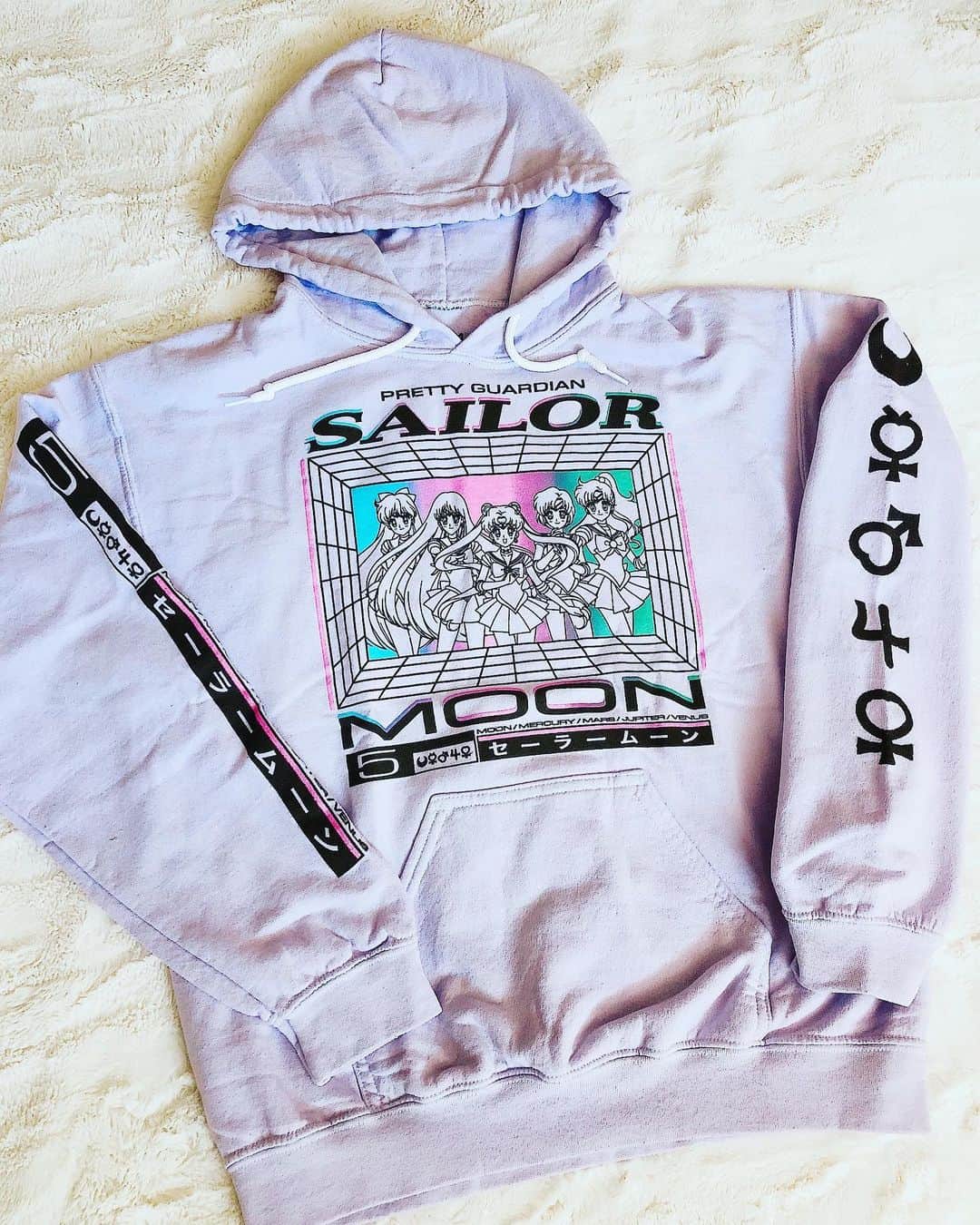Sailor Moonさんのインスタグラム写真 - (Sailor MoonInstagram)「✨🌙 Got my new Sailor Moon Vaporwave hoodie from @boxlunchgifts!  Loves it! 🌙✨  #sailormoon #セーラームーン　#boxlunchgifts #fashion #hoodie」2月5日 8時28分 - sailormoon_sc