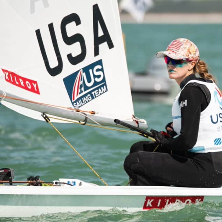 ペイジュ・レイリーのインスタグラム：「First day done at the @westmarineinc US Open Sailing Series. Finished with a 2,2,1...#smurf  • • • #stfrancissailingfoundation #partygirl #womeninsports #laser #sail #teamusa #crazy」