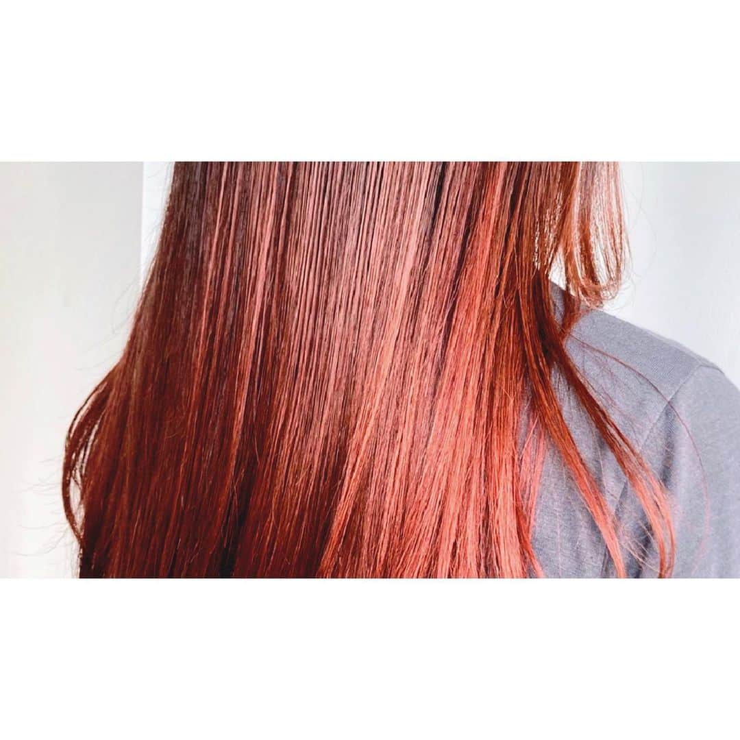 veticaのインスタグラム：「▼ vetica guest hair▼  オレンジグラデーション✳︎ ロングヘアも艶と個性を🌿  hair鹿山瑶子 @shikaaa____   #vetica #tokyo #harajuku #ladies #beauty #hair #cut #color」