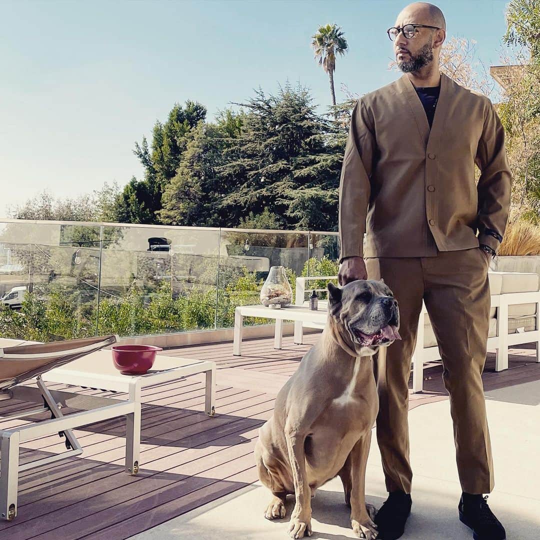 スウィズ・ビーツのインスタグラム：「Me & my Dog 😈👘」