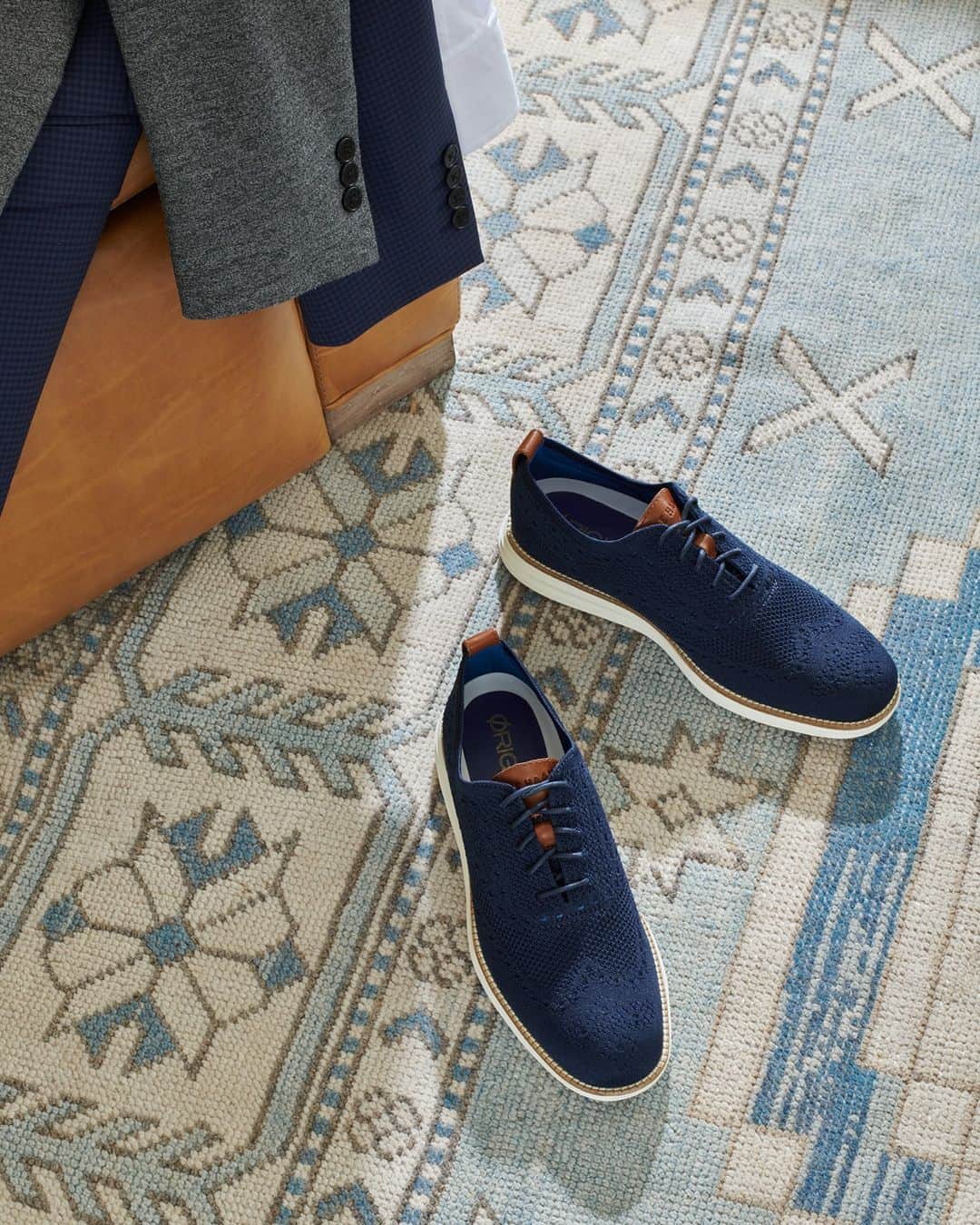 Cole Haanのインスタグラム：「When preparing for a job interview, you should pick out your clothes the night before. Luckily our ØriginalGrand Wingtip Oxfords in Stitchlite make that part easy.」