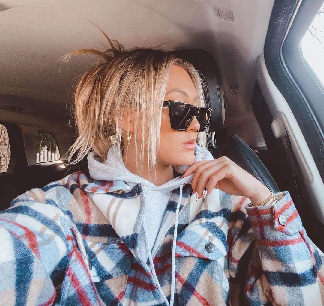 Lauren Riihimakiのインスタグラム：「my friend repierced my ears yesterday and a bitch has HOOPS ON, I feel POWERFUL」