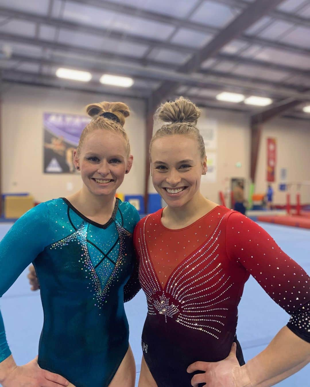 エリー・ブラックさんのインスタグラム写真 - (エリー・ブラックInstagram)「Never thought I’d be doing a virtual gymnastics competition, but here we are! Feels good to start getting back into some sort of competing 💪🏻🇨🇦 Ready to keep building and getting stronger!   Was super excited to wear one of our new @gymcan1 @boutique_gym @gkelite suits 🤩 #teamcanada #tokyo2021 #readysteadytokyo #thegrind」2月5日 9時02分 - ellieblack_