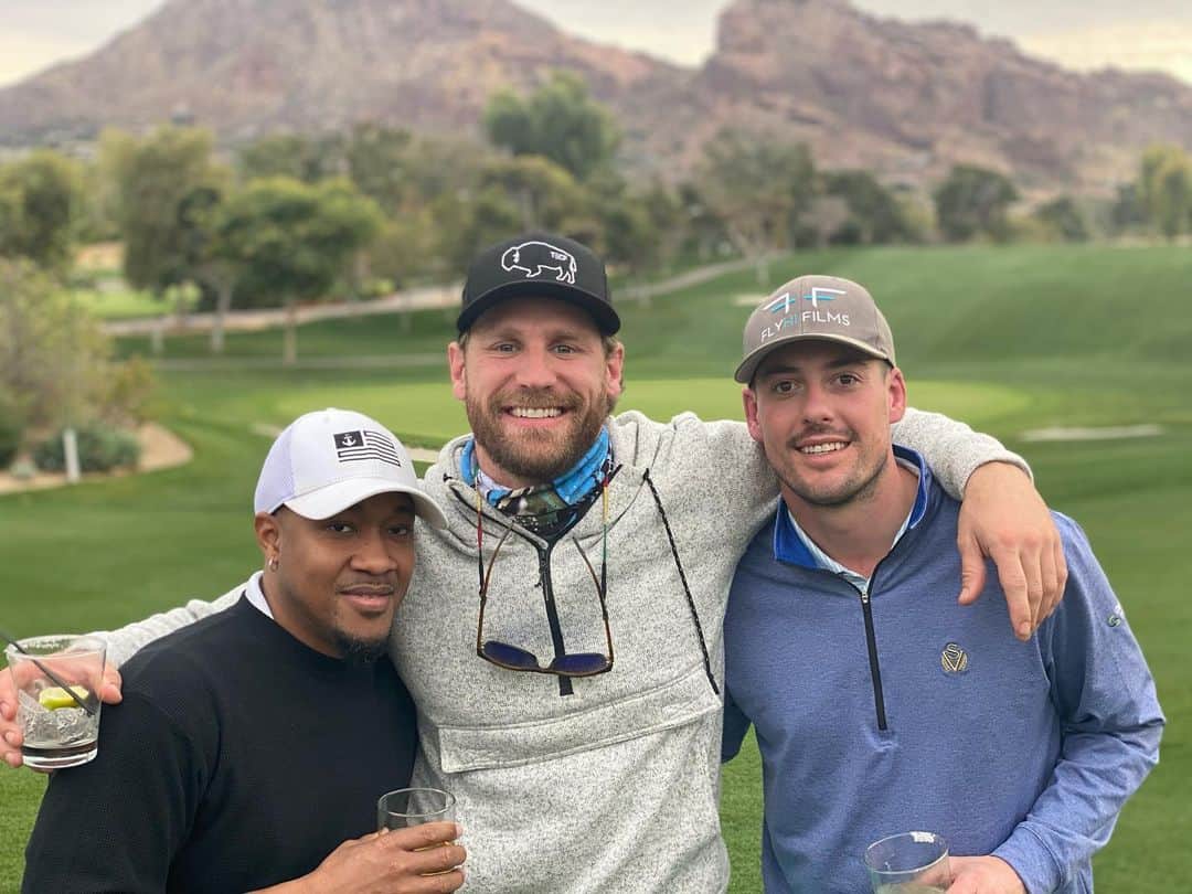 チェイス・ライスのインスタグラム：「Toured together for 8 years than last year didn’t see each other all that much. Time to start getting some quality time in with the boys before we get ready to start touring again. God that feels good to even say. Who’s ready??」