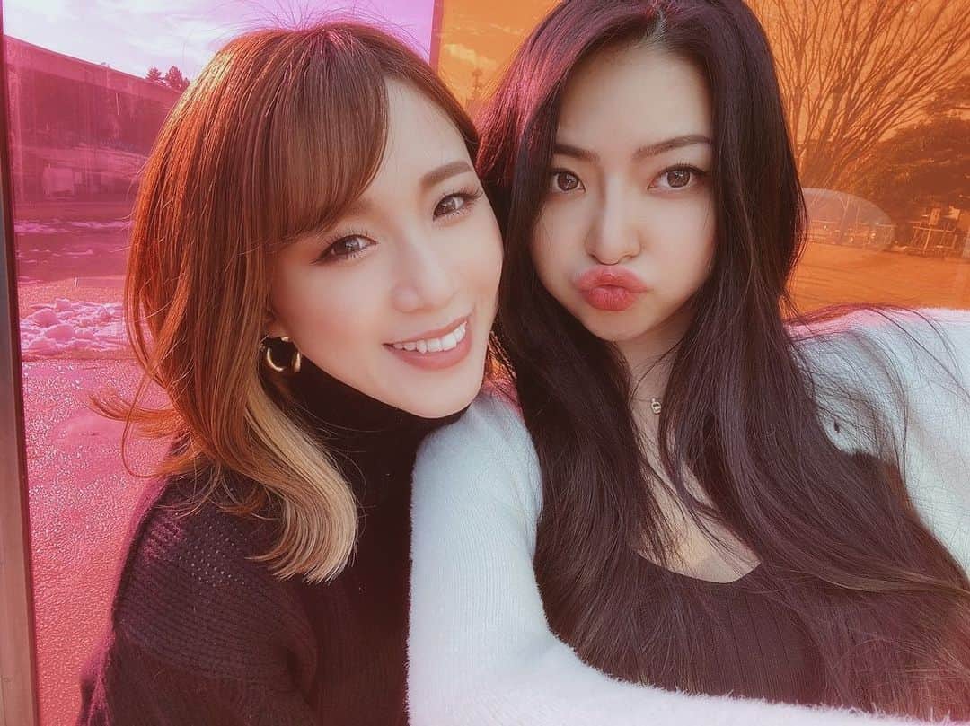 咲月美優のインスタグラム：「☽ . #思い出pic  . 美香 ( @meishan0301 )と お散歩〜🐾💗🧡 . . #思い出グラム  #女子旅 #selfie .」