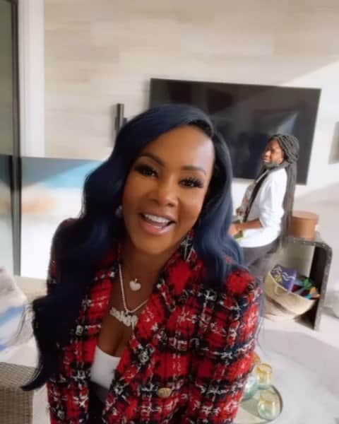 ヴィヴィカ・A・フォックスのインスタグラム：「GM Dawlings! #Mood So NICE had to post it twice! Sending out some smiles & a lil happy dance! ENJOY ya day and stay bad to da bone! MUAH! Rocking @balmain jacket & jeans Thankx @rules2bfollowed @sergiorossi pumps @bigothejeweler Vivica necklace @simoneismithjewelry hoops Makeup & Video @chrisamore_ Hair @kenyaonhair #LifeIsGood #GodIsGood #Blessed #Respect #GurlPower #VivicaFoxHair #TeamVivica #TeamFox #MyGrindDontStop #LegitimateCareer #BossMoves #LoveWins #ClassicBadChick #FINERWOMANHOOD 🤗💖🖤🤑👸🏾🕊💙」