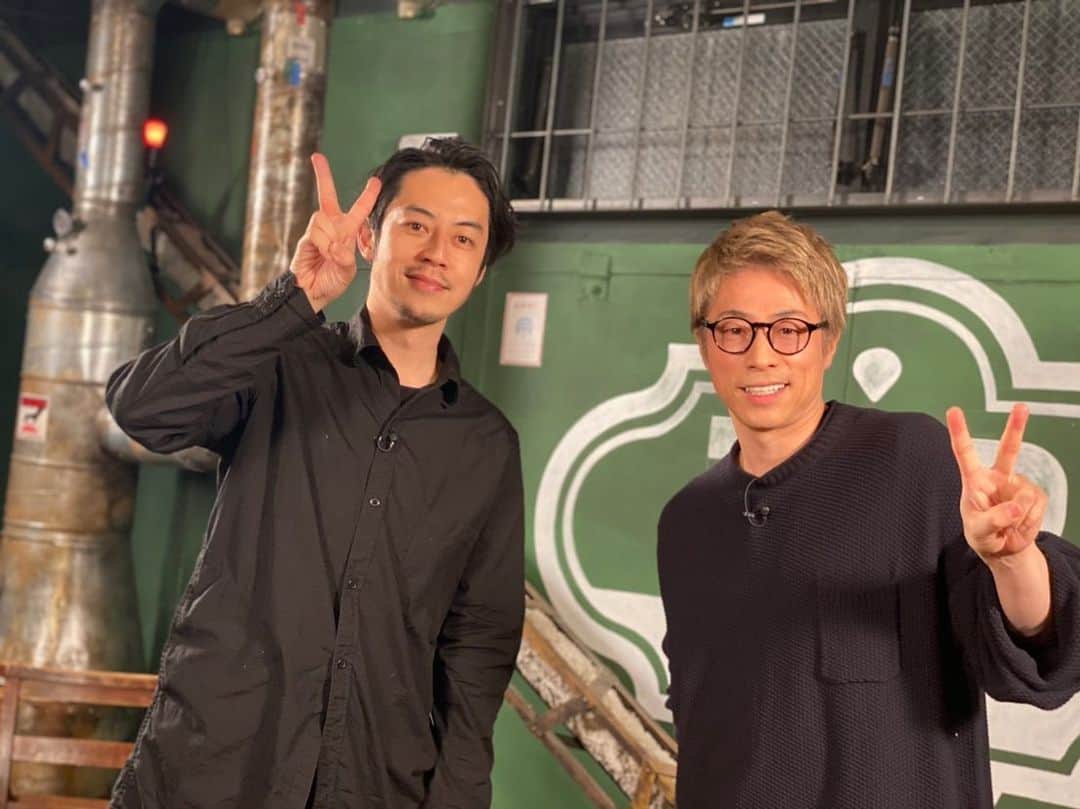 田村淳のインスタグラム：「西野と対談しました！ 10/5のグッとラックで放送 放送溢れたものは、 ロンブーチャンネルにて配信  やっぱり凄いよ西野^_^  えんとつ町のプペルは西野そのもの」