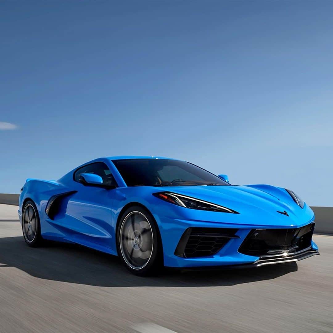 Corvetteのインスタグラム：「Be the envy of rush hour. #Corvette #Vette #C8」