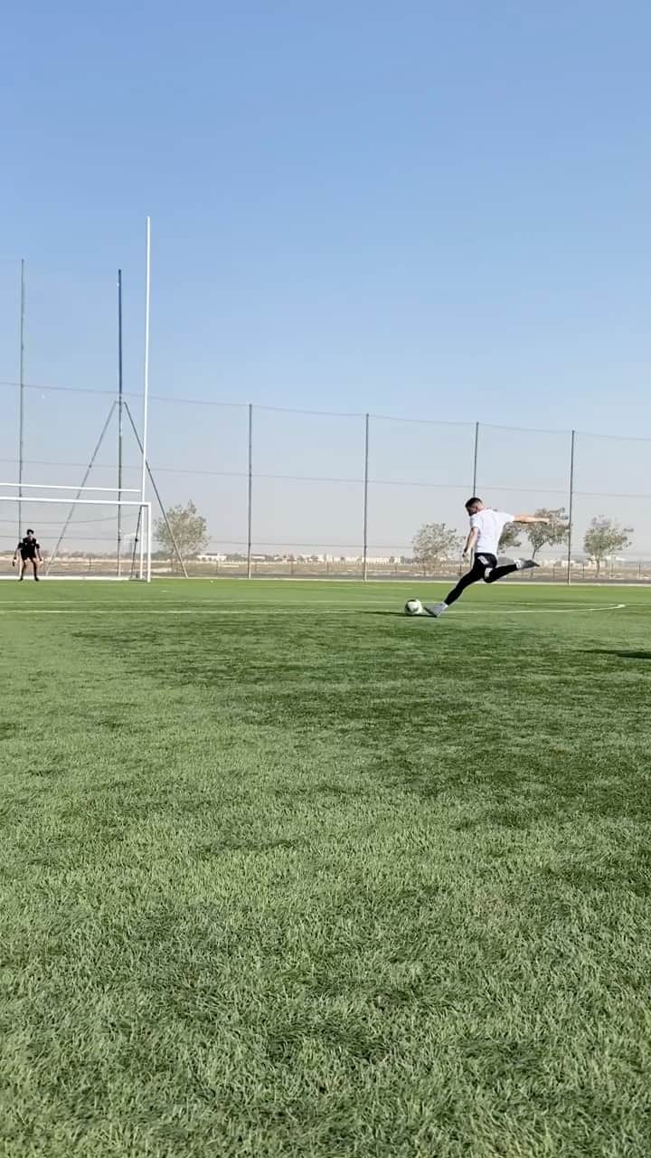 F2Freestylersのインスタグラム：「Who else loves the sound of the ball smashing the back of the net!? 👌🏻」