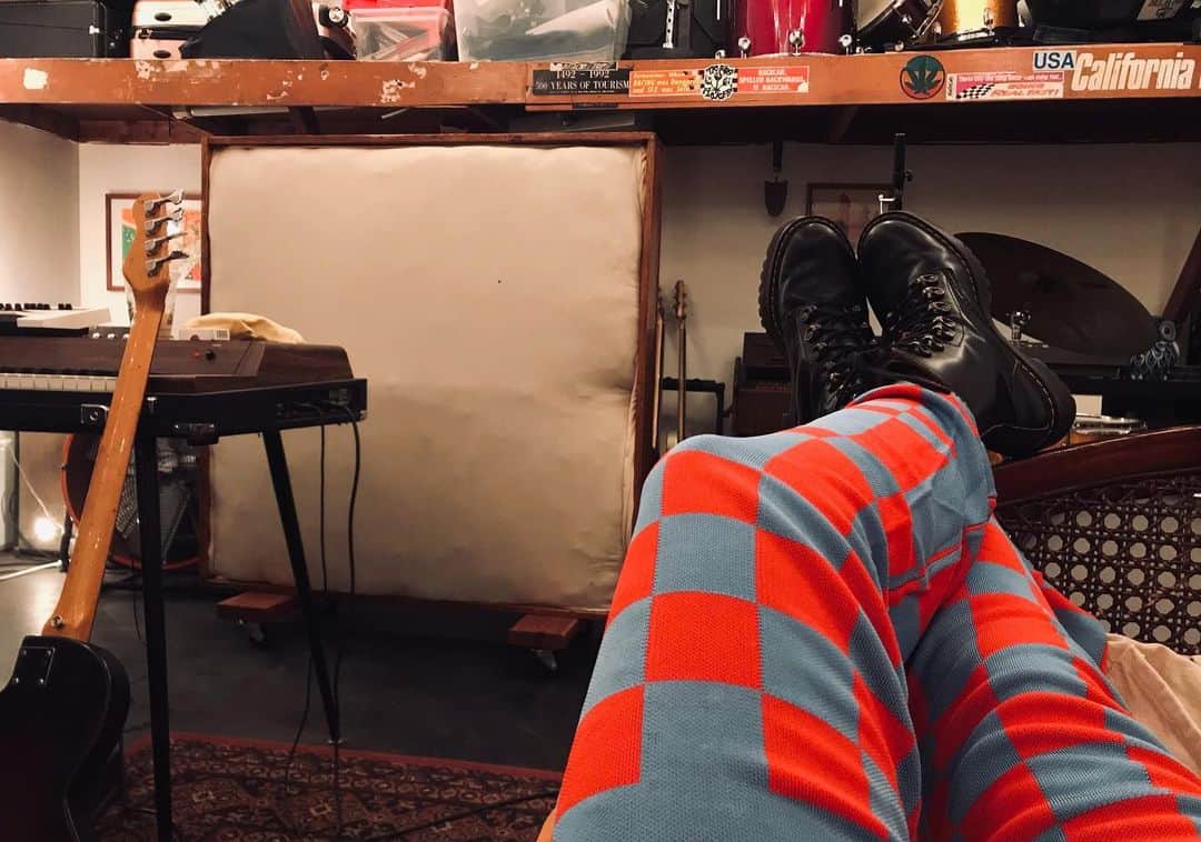 オーブリー・ピープルズのインスタグラム：「recording the album ✨@s_w_a_m_p_z」