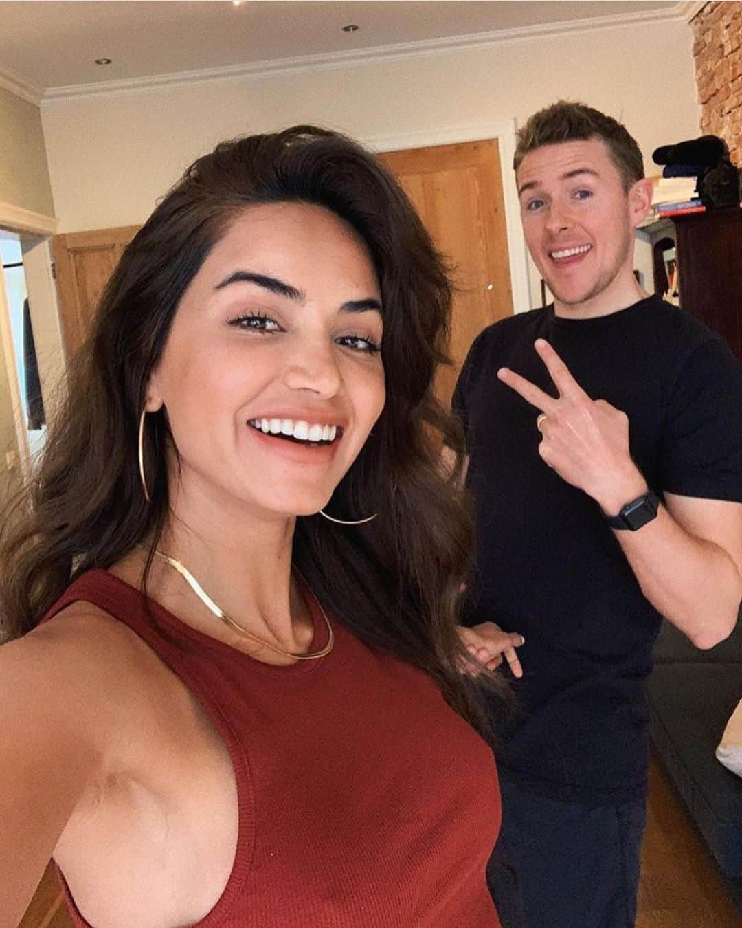Diipa Büller-Khoslaのインスタグラム：「Life has always been better with you by my side, as a best friend, partner and husband.   It’s a blessing to grow individually and together with you. I’m so excited for everything that lays ahead of us, knowing that it will be filled with happiness, success and love.   Thank you for every laugh, smile, hug and opportunity to start a beautiful family together. As every year goes by, my love for you will only grow stronger.   Your best years are still ahead of you and WE’LL be there for you at life’s crazy ups and downs.  Here’s to more fun, laughter, tone deaf singing and drunk nights with our favourite people. 🥂 Happy birthday my soulmate @olegbuller ❤️」