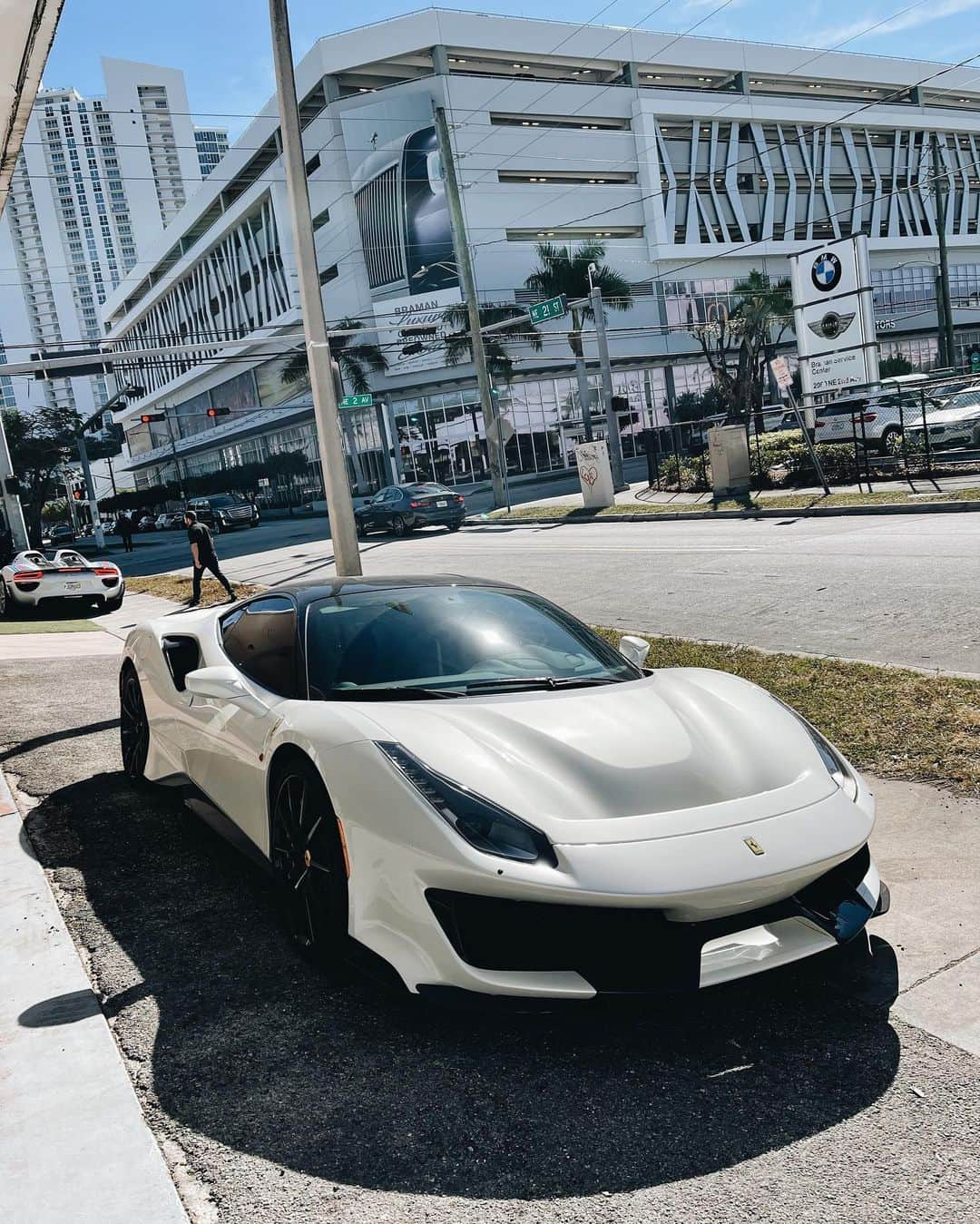 CARLiFESTYLEさんのインスタグラム写真 - (CARLiFESTYLEInstagram)「Beautiful white Ferrari 488 Pista at @wearecurated! BONUS Porsche 918 Spyder 🥵😍 #carlifestyle #918 #488pista @johntemerian」2月5日 0時37分 - carlifestyle