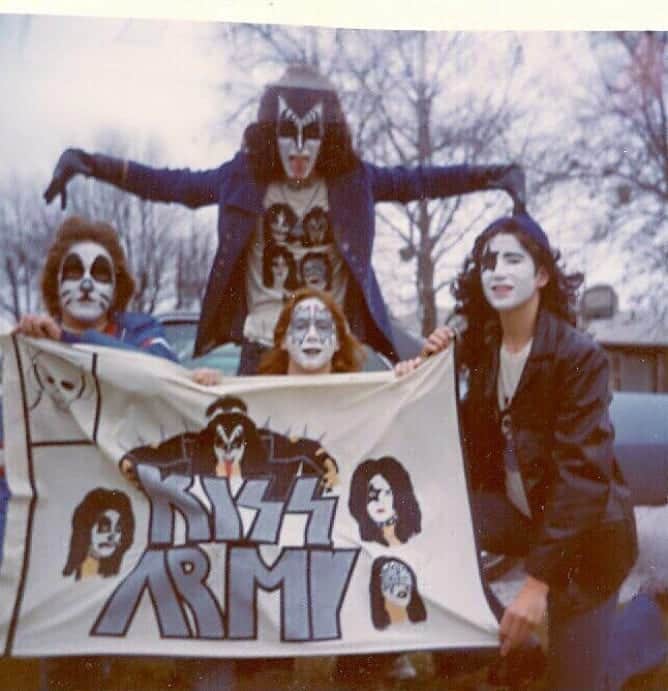 KISSさんのインスタグラム写真 - (KISSInstagram)「#ThrowbackThursday: Thanks #KISSARMY for sharing your 1970's #KISSMemories. AWESOME!  What's the oldest personal #KISS related photo you have? We'd love to see it.  Show us on KISSONLINE.COM's letters page.」2月5日 0時37分 - kissonline