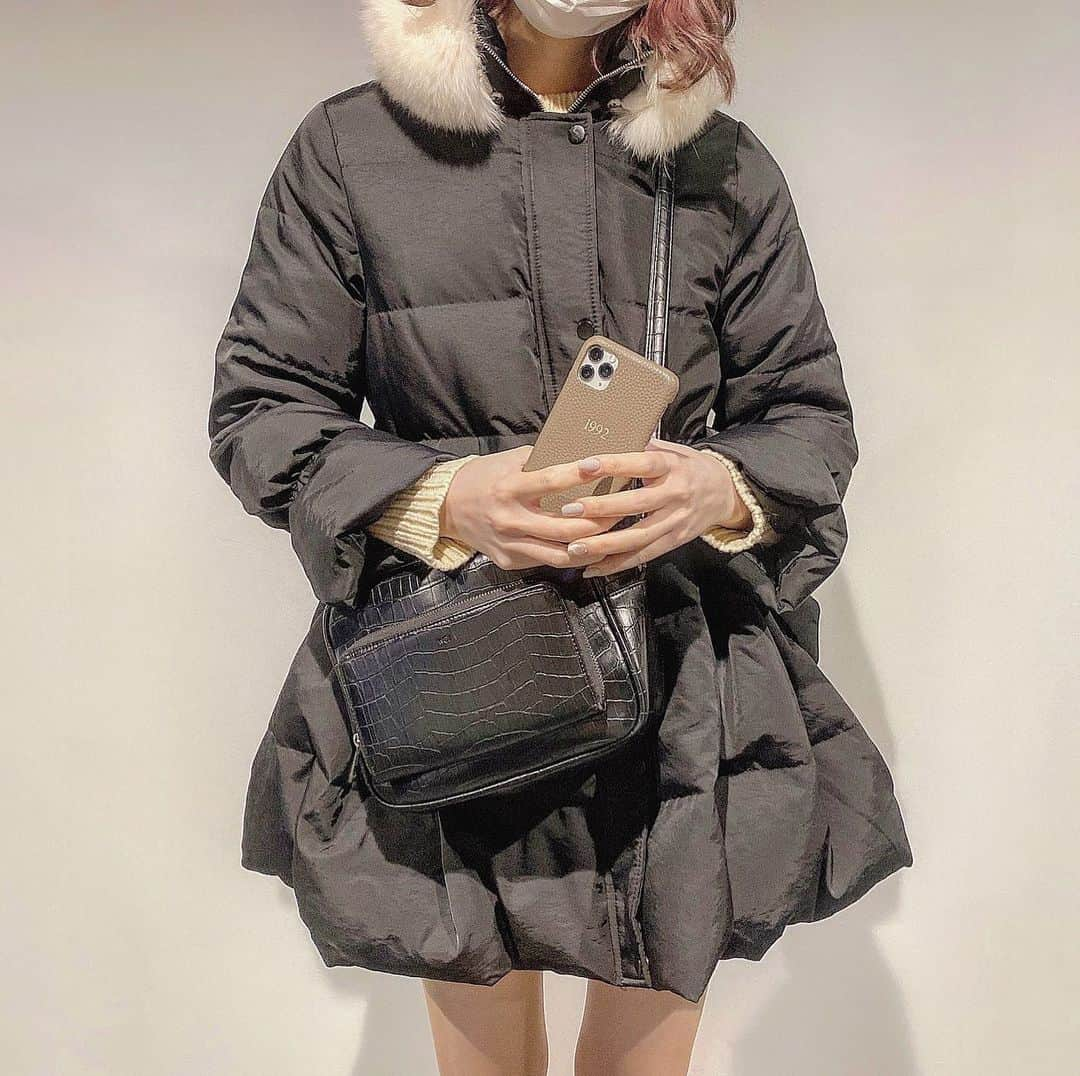 たんりいさんのインスタグラム写真 - (たんりいInstagram)「. . dolly down coat 🍒♡ . @andrabbit_official のダウンコート ほんとに可愛くてgetして正解だった💕 . 丈も求めてた丈だし、なにより 軽いし暖かいしかなり重宝しそうっ🤍 . . #andrabbit #downcoat #ダウンコート #アウター #私服 #fashion #code #codenate #ファッション #コーディネート #コーデ #ブラックコーデ #高身長コーデ」2月5日 0時40分 - tanrii97