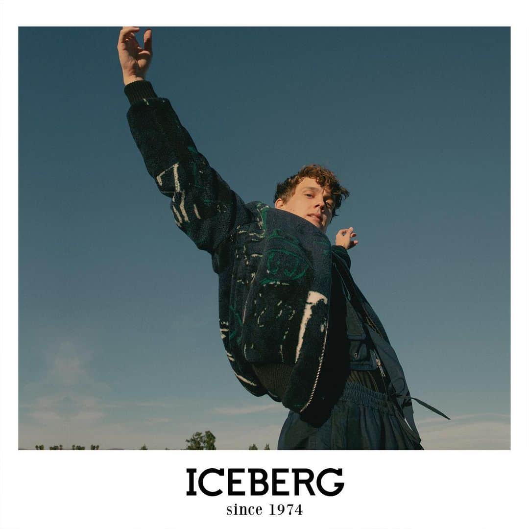 アイスバーグのインスタグラム：「Young American actor @hunterdoohan on @contentsmen talks about his experience filming his latest role. #sportswear #Iceberg1974 Read more on http://www.contentmode.com/hunter-doohan/」