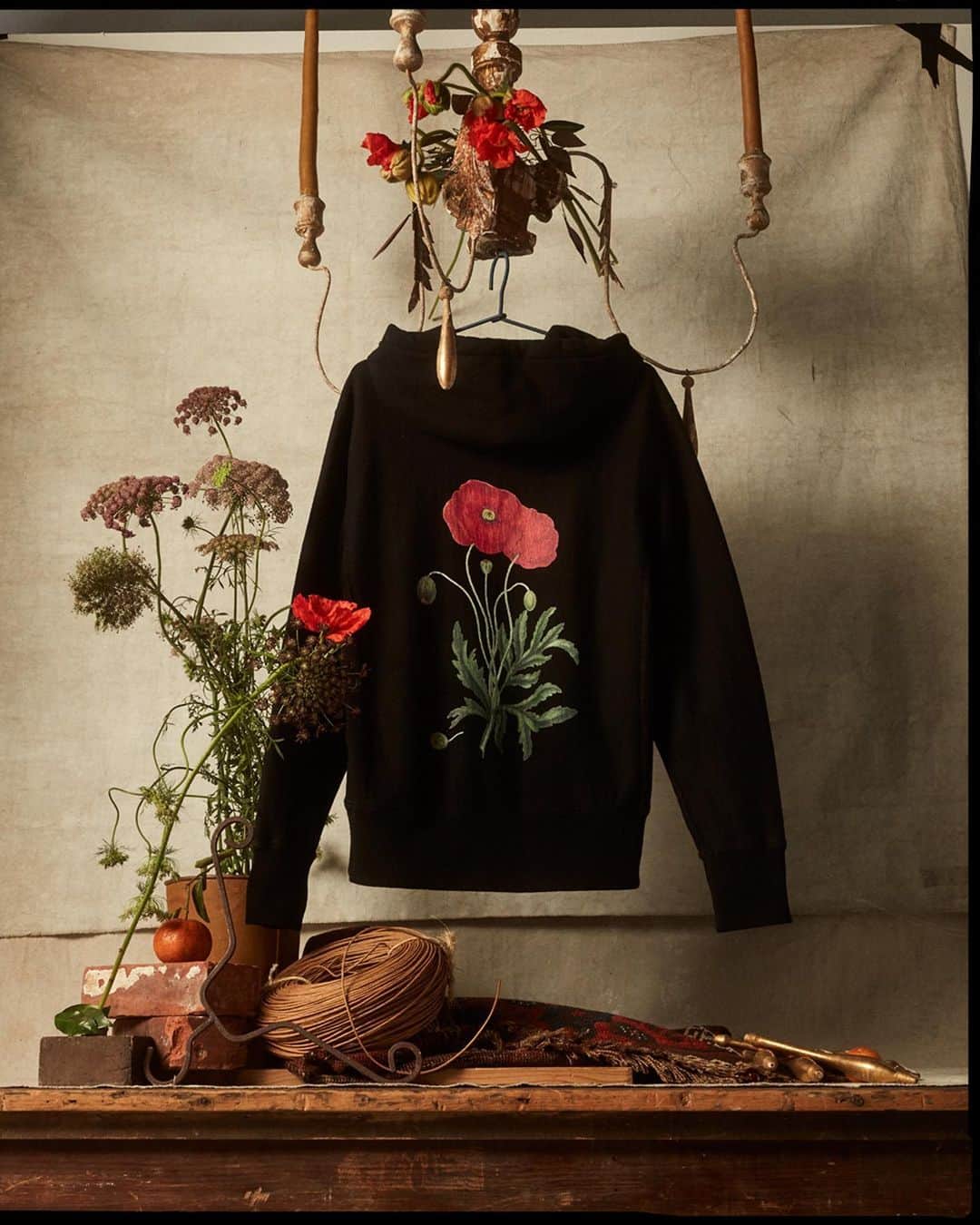 のインスタグラム：「Just dropped 🌺 TS x John Derian, a new capsule of wearable works of art designed in partnership with New York’s master of decoupage @johnderiancompany 🌺 Now available online & in store ⏫ Tap link in bio to learn more & shop ⏫ . . . Photographer - Donna Viering / @Donnamaev Set Director - Tracy Morgan / @Tracymorganartist  Soft goods stylist - Desiree Guery / @desireeguery」