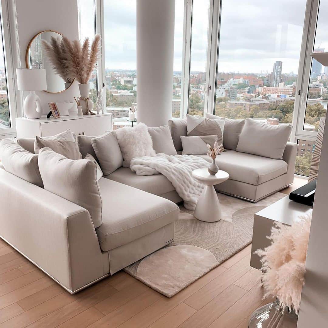 My Interiorのインスタグラム：「Room with a view, fantastic home of @simplethingswithlis_home_decor」