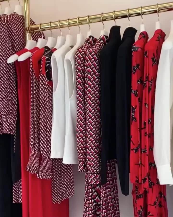 ダイアン フォン ファステンバーグのインスタグラム：「Panther play 🐾 Explore our newest prints IRL at our Meatpacking store in NYC. See you there...」