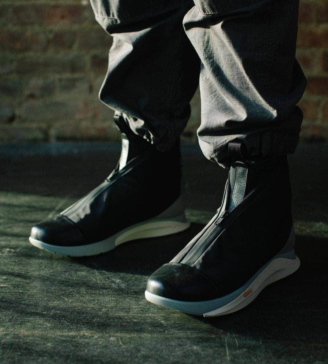 Foot Lockerさんのインスタグラム写真 - (Foot LockerInstagram)「Available NOW 🚨 @pensoleofficial’s ENVSN sneaker in collaboration with @coteetciel & @vibram.」2月5日 1時02分 - footlocker