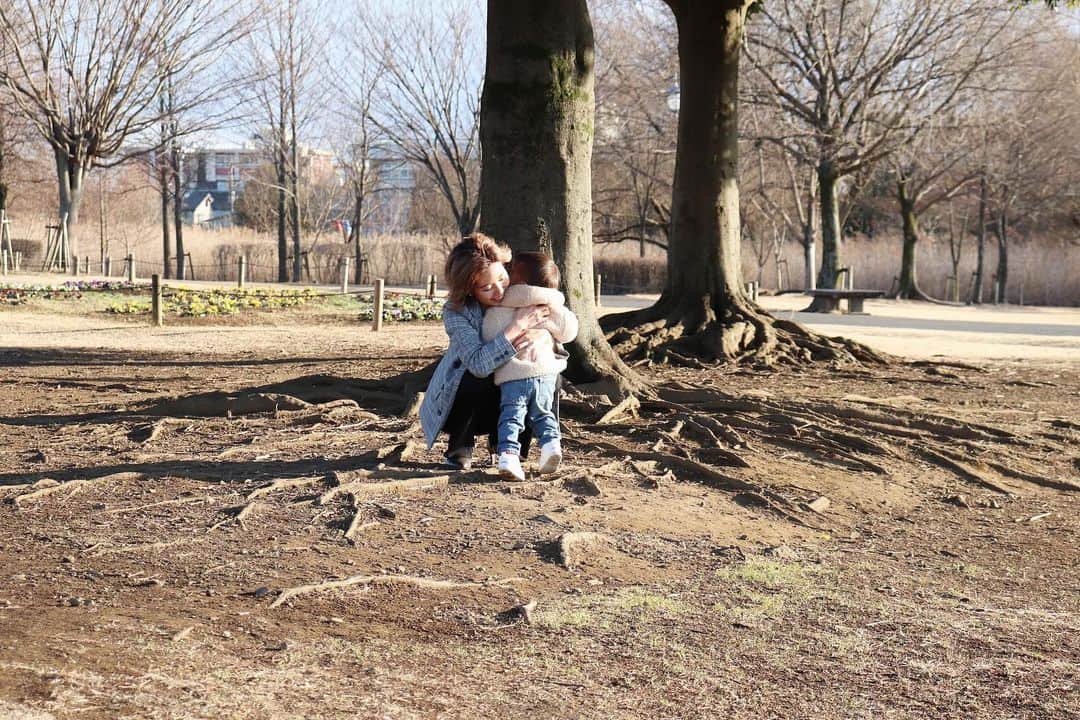 Momoeのインスタグラム：「無事にぎゅー☺️💘 . .  #happy #家事 #育児 #family #家族 #boy #smile #男の子 #息子 #code #love #lucky #kids #子供 #thankyou #宝物 #ベビー #fashion #follow #パパ #ママ #家族写真 #男の子ママ #1歳 #うさぎ #ネザーランドドワーフ」