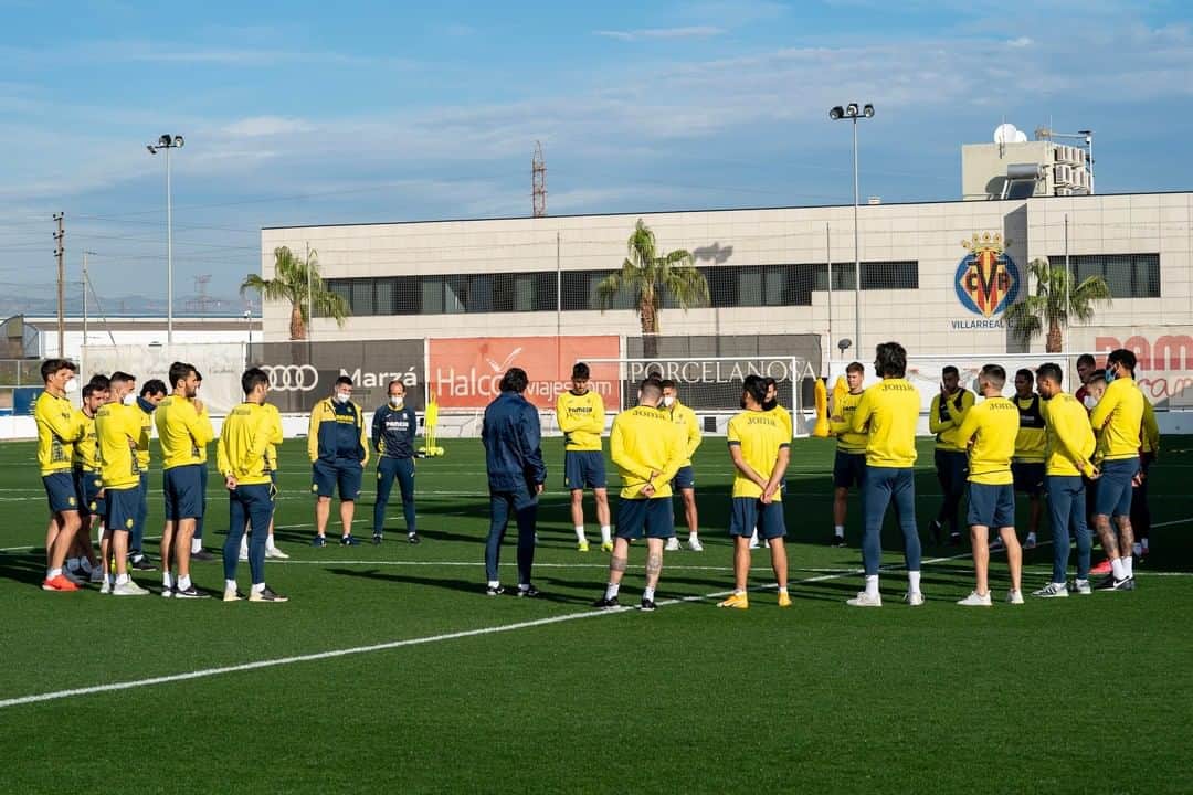 ビジャレアルCFのインスタグラム：「¡Pensando ya en nuestra próxima parada en @laliga!  👉 Sábado 6, 18.30h, @elchecfoficial 🆚 #Villarreal (18.30h, Estadio Martínez Valero).  Now thinking about our next stop in @laliga!  👉 Saturday 6th, 6:30 CET, @elchecfoficial 🆚 #Villarreal (18.30h, Estadio Martínez Valero).  #futbol #soccer #football #laliga」