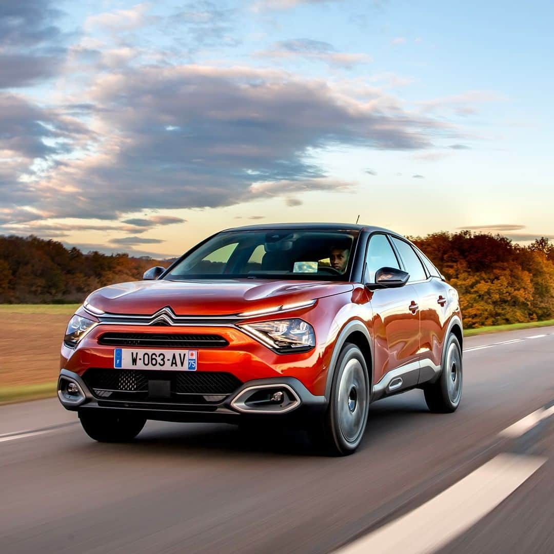 Citroënのインスタグラム：「New Citroën C4, she’s quite the looker 🤩 Don’t you think?  New Citroën C4, also available in 100% electric. #New #Citroen #Car #Orange #Comfort #Elegance #Design #Fashion  #Light #Style #Instacar #Carsofinstagram #Auto #NewCitroënC4」