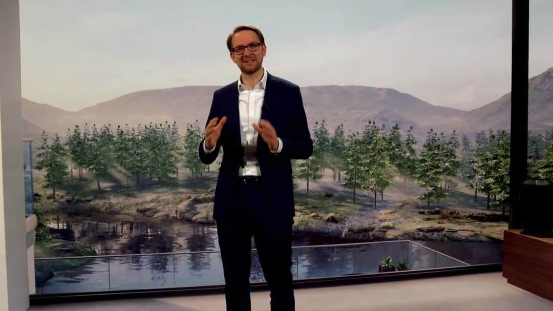 SAPのインスタグラム：「Transform into an intelligent enterprise on your terms and on your timeline. SAP's Thomas Saueressig explains the new offer, #RISEwithSAP, in depth 📽 sap.com/rise」