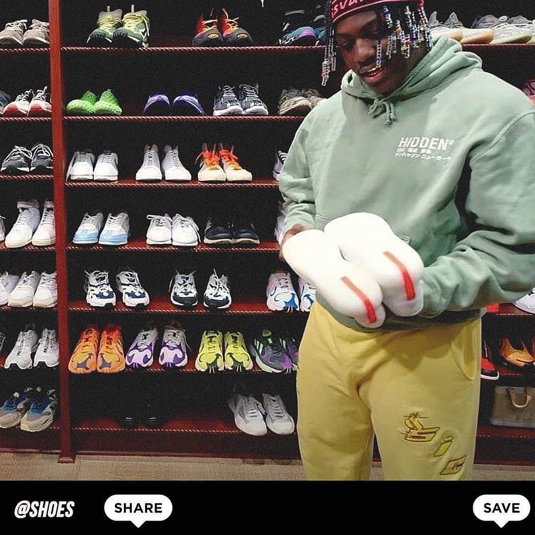 shoes ????さんのインスタグラム写真 - (shoes ????Instagram)「🚨 Poll Alert : Who has the better sneaker collection, OBJ or Yachty? 🤔 👟   #sneakernews #sneakers #nicekicks #kicksonfire #solecollector #sneakernstuff #hypebeast #complexsneakers #complex #highsnobiety #xxl #goat #obj #lilyachty」2月5日 1時21分 - shoes