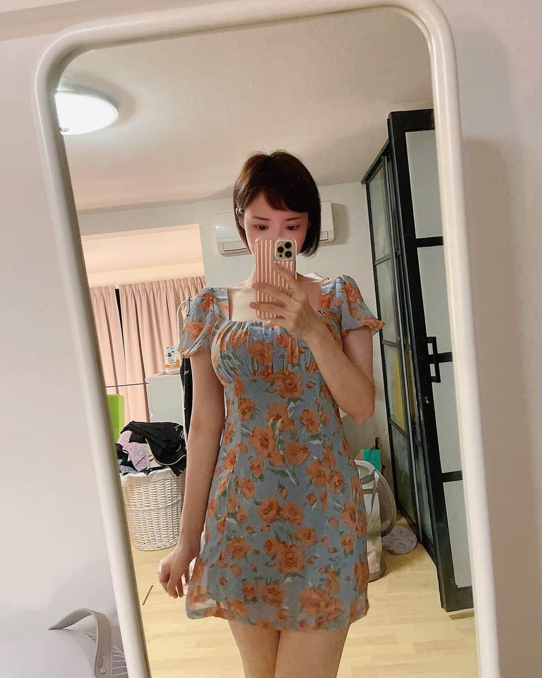 YingTzeさんのインスタグラム写真 - (YingTzeInstagram)「Wearing one of my fav dress for stream tonight ! 🌝❤️ Since it’s lockdown in my country again so I’m feeling extra motivated to dress up for my streams again !  _ Streaming daily at 8pm-12am at my Facebook Page ❤️✨ Make sure to turn on the live notifications 🔔  _ #blessed #girlwithshorthair」2月5日 1時27分 - yingtze