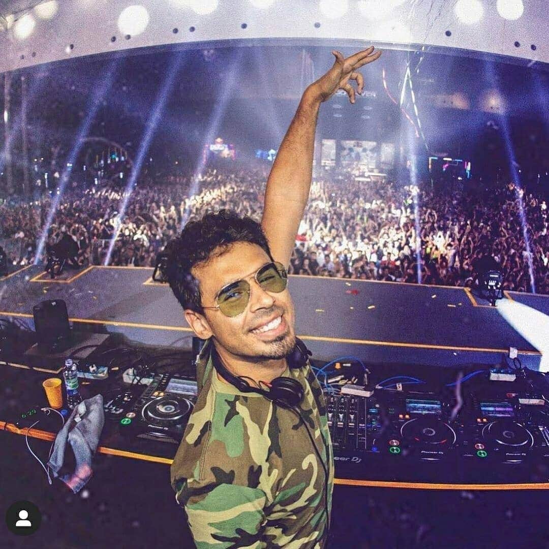 Spinnin' Recordsさんのインスタグラム写真 - (Spinnin' RecordsInstagram)「@marcbenjamin and @afrojack  built an incredible tune together. 'Start Over Again' (Ft. @vulavox) is going to bring you sparks of joy! ✨ Link in bio ​ ​#MarcBenjamin #Afrojack #SpinninRecords - @wallrecordings」2月5日 1時28分 - spinninrecords
