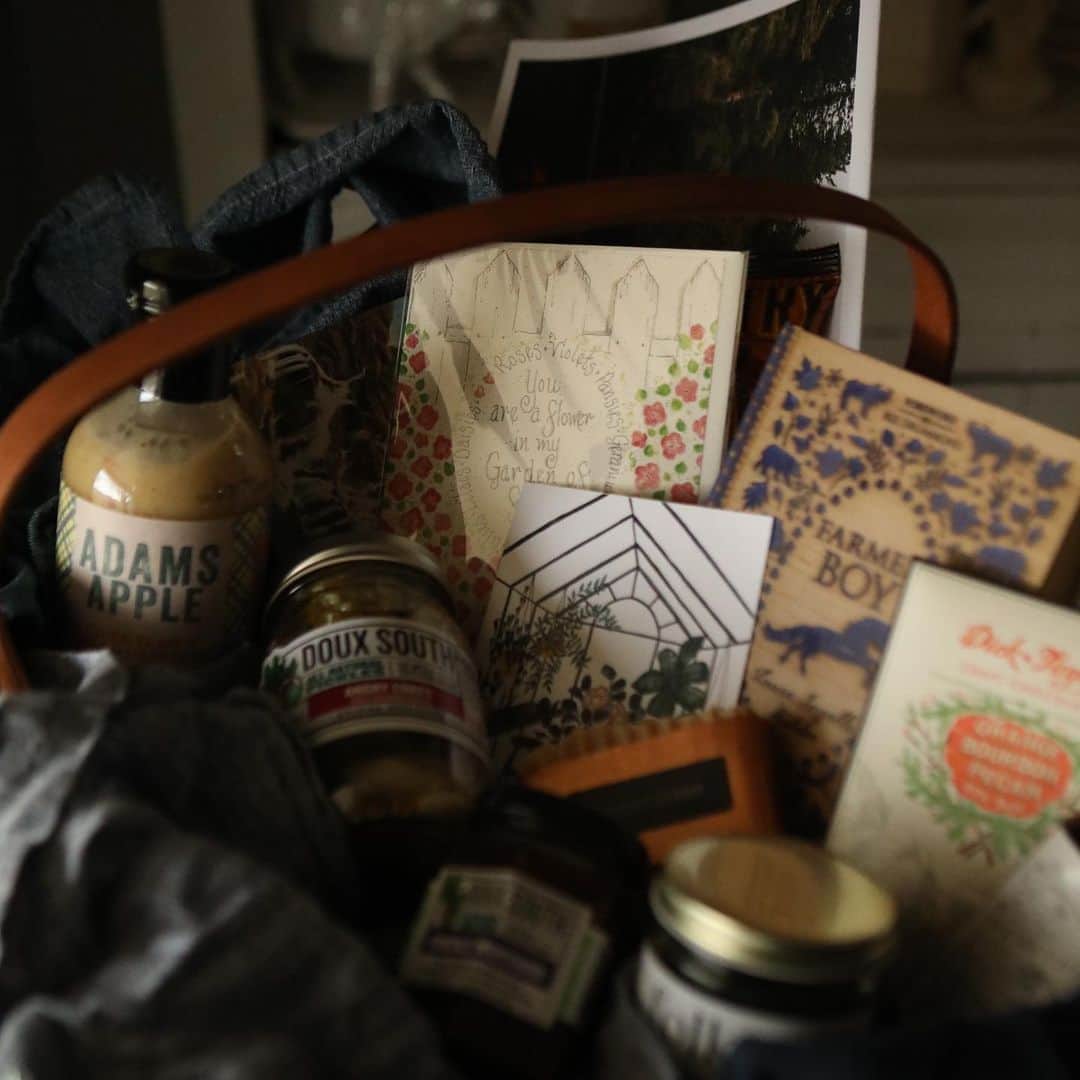 FOLKさんのインスタグラム写真 - (FOLKInstagram)「TODAY is the final day to order the February American Made Subscription Box. We’re mailing them tonight. We’ve been blown away by the support with these. We wanted to create something that celebrated hand made and maker made and felt like it included goods to get you through the month ahead. If you’d like one grab it fast.」2月5日 1時32分 - folkmagazine