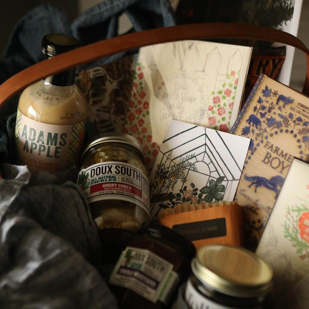 FOLKさんのインスタグラム写真 - (FOLKInstagram)「TODAY is the final day to order the February American Made Subscription Box. We’re mailing them tonight. We’ve been blown away by the support with these. We wanted to create something that celebrated hand made and maker made and felt like it included goods to get you through the month ahead. If you’d like one grab it fast.」2月5日 1時32分 - folkmagazine