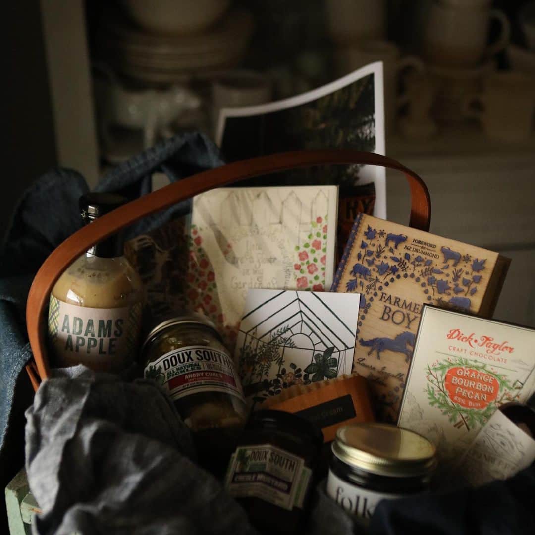 FOLKのインスタグラム：「TODAY is the final day to order the February American Made Subscription Box. We’re mailing them tonight. We’ve been blown away by the support with these. We wanted to create something that celebrated hand made and maker made and felt like it included goods to get you through the month ahead. If you’d like one grab it fast.」