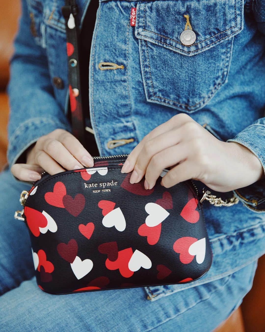 Macy'sのインスタグラム：「Another way to say, “Will you be my Valentine?” (Hint, hint 🎁❤️️) • Tap the link in our bio to shop Valentine’s Day gifts that bring us closer.」