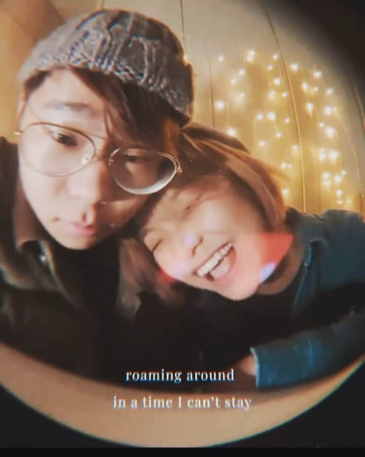 フィオナ・シットのインスタグラム：「@gareth_tong @moonstyles_  midnight finding  something that soothes my soul 🤍🤍🤍 truly wonderful . Go follow the sparkles . Luv you guys」
